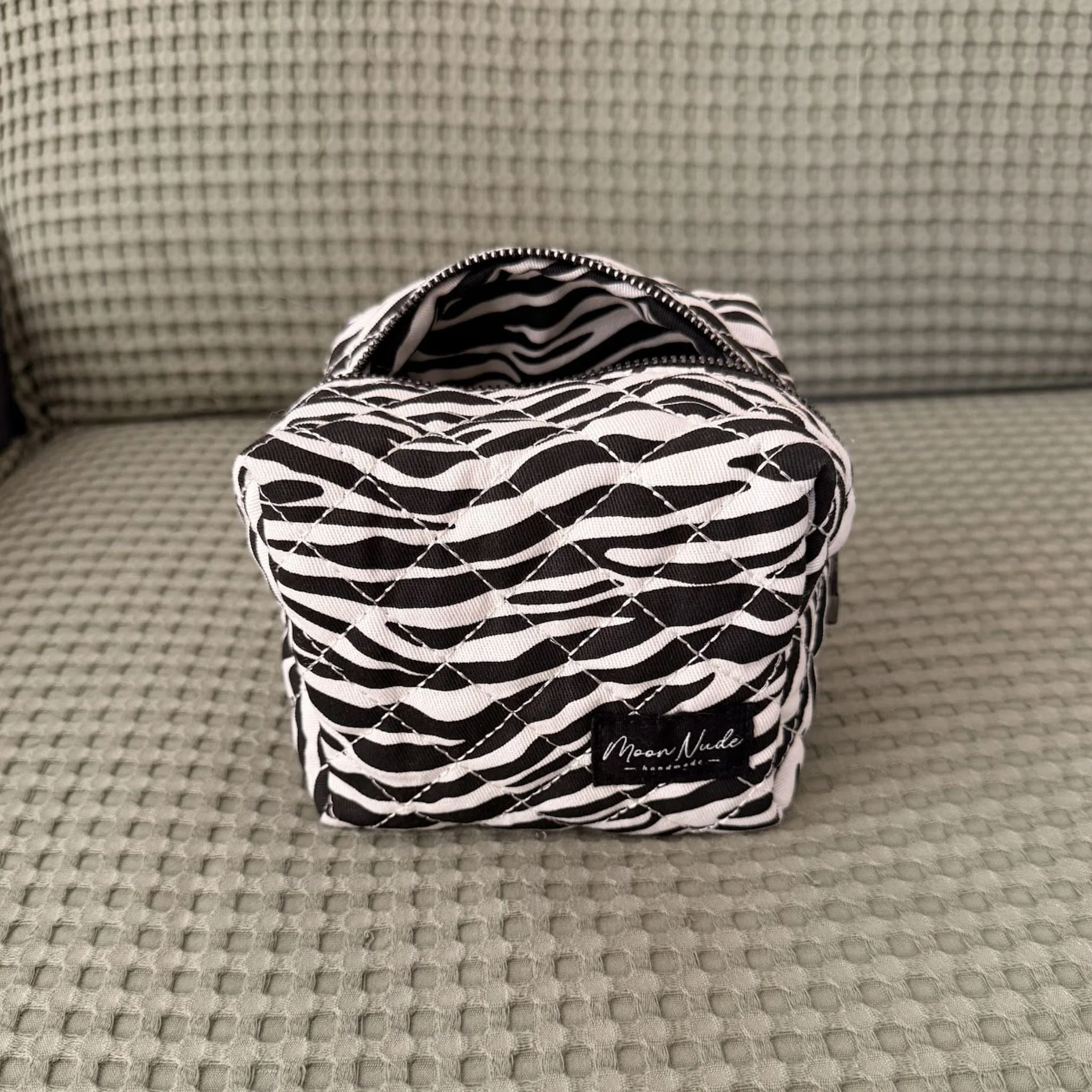 Noir Mini Makeup Bag - Image 3