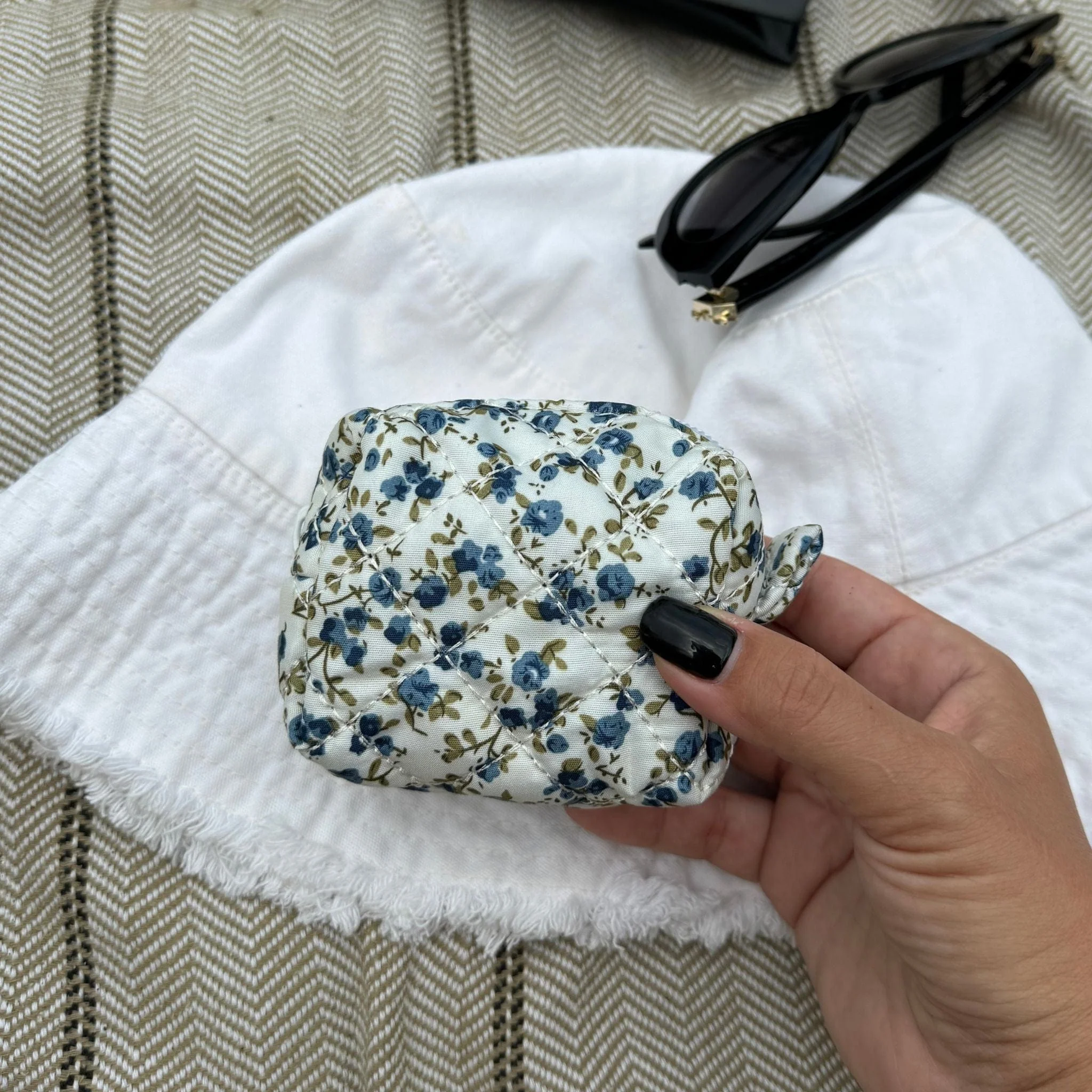 Spring Keychain Bag - Image 3